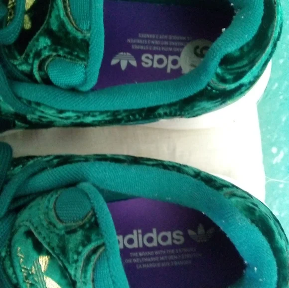 Adidas Yung 1 velt pack size 9.5